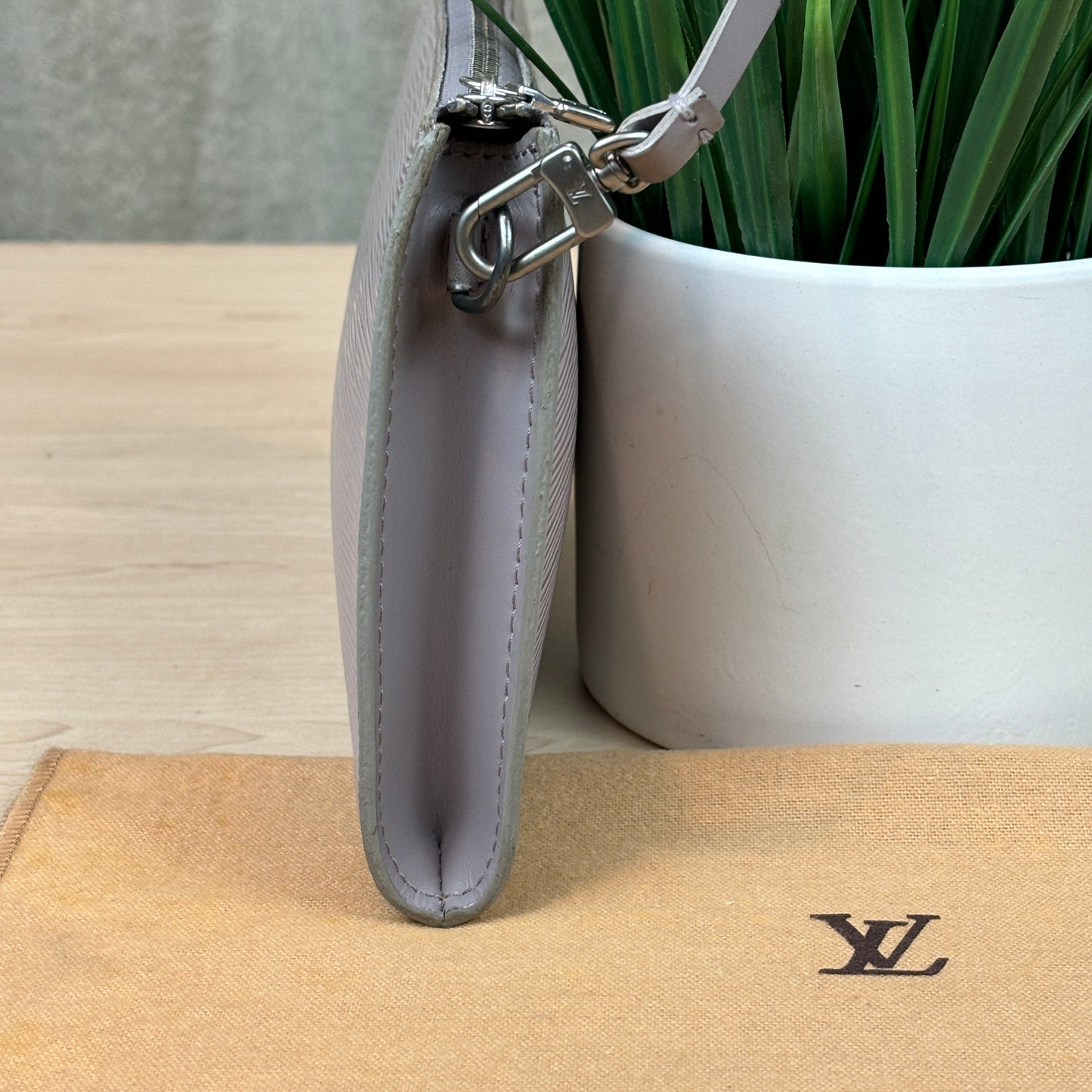 Louis Vuitton Lilac Epi Leather Accessories Pochette 24