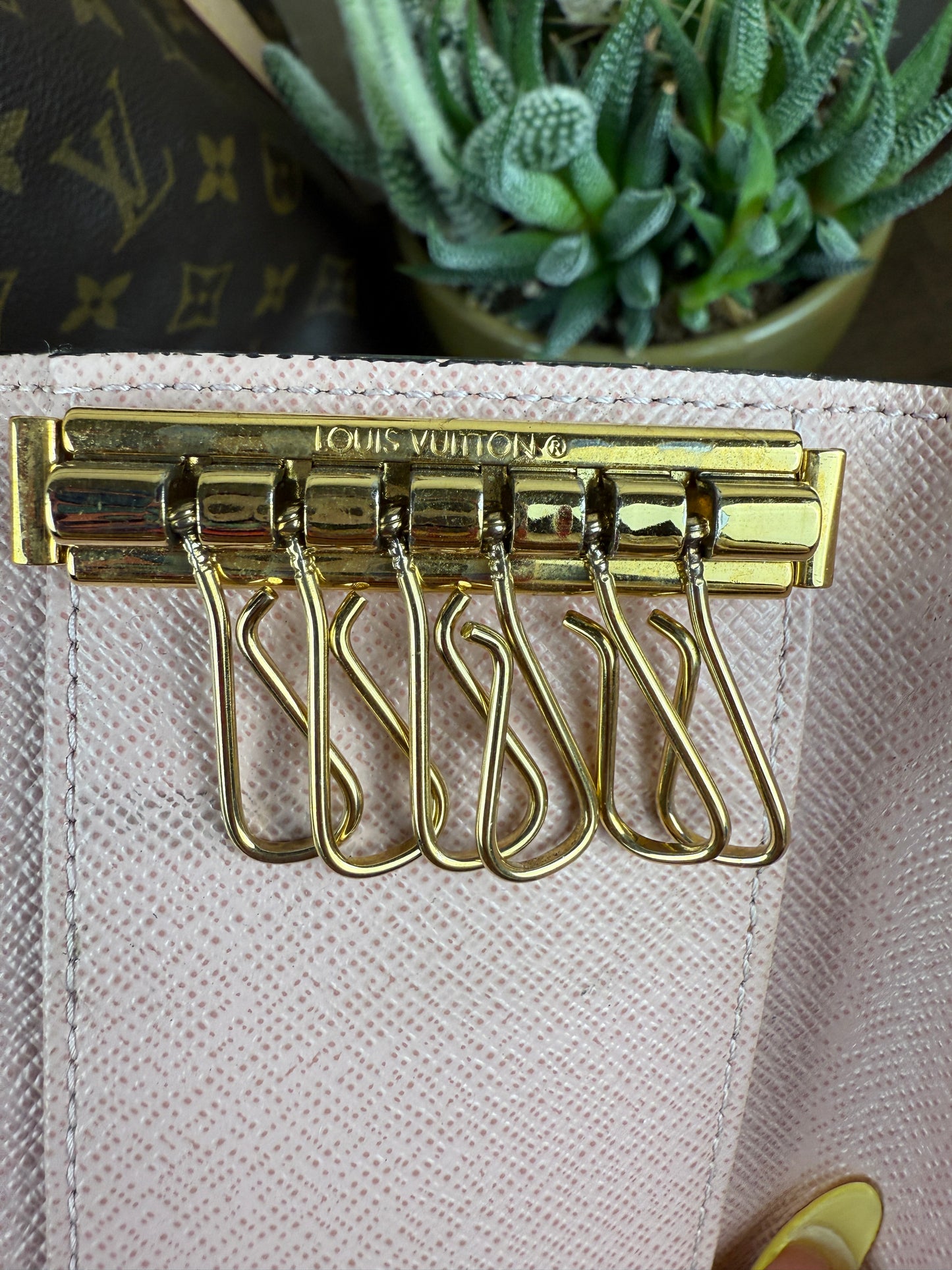 Damier Ebene 6-Ring Key Holder Rose Ballerine Pink