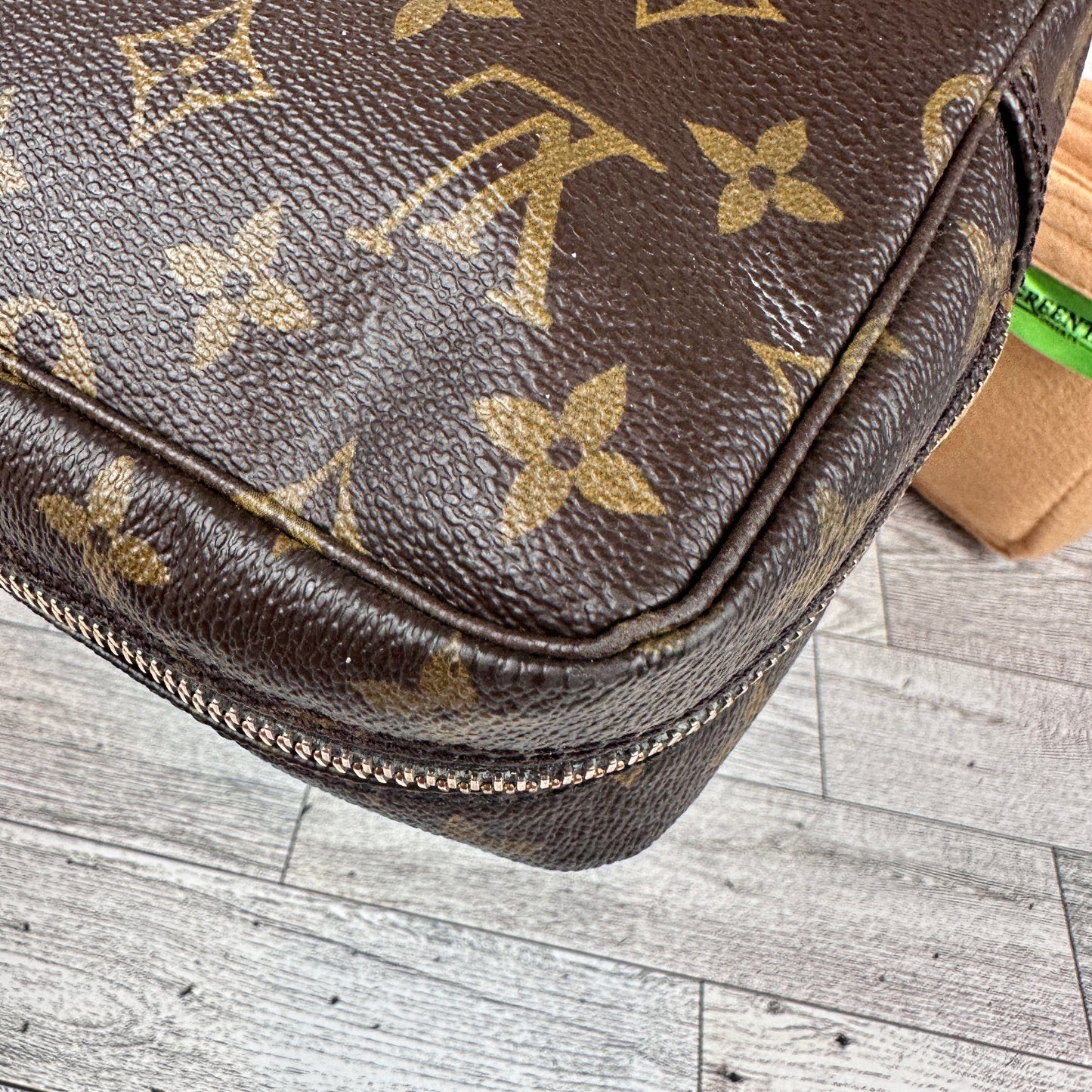 Louis Vuitton Trousse 23