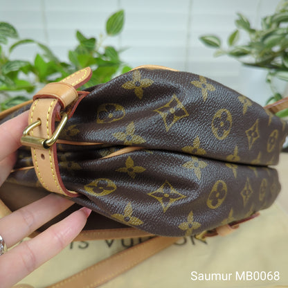 Louis Vuitton Monogram Saumur 30 Messenger Bag