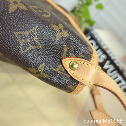 Louis Vuitton Monogram Saumur 30 Messenger Bag