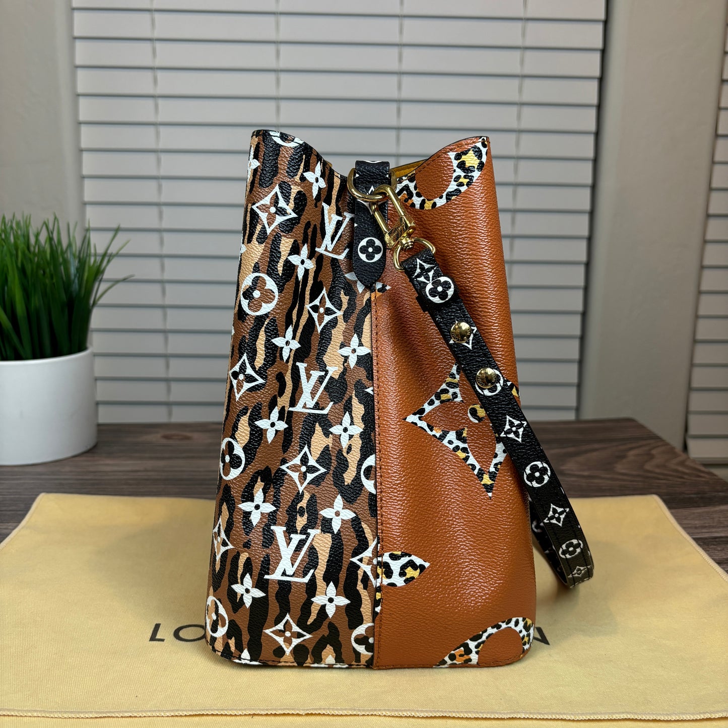 Louis Vuitton Limited Edition Monogram Giant Jungle NéoNoé