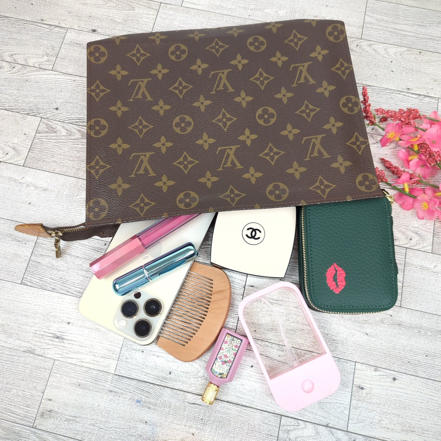 Louis Vuitton Toiletry 26