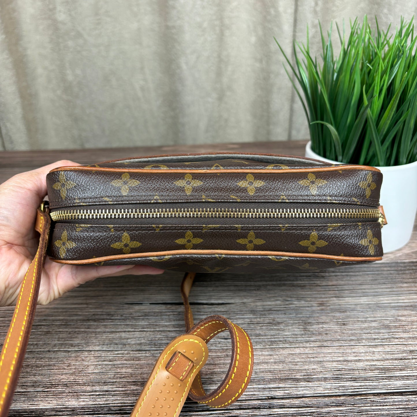 Louis Vuitton Trocadero 23 Crossbody Bag