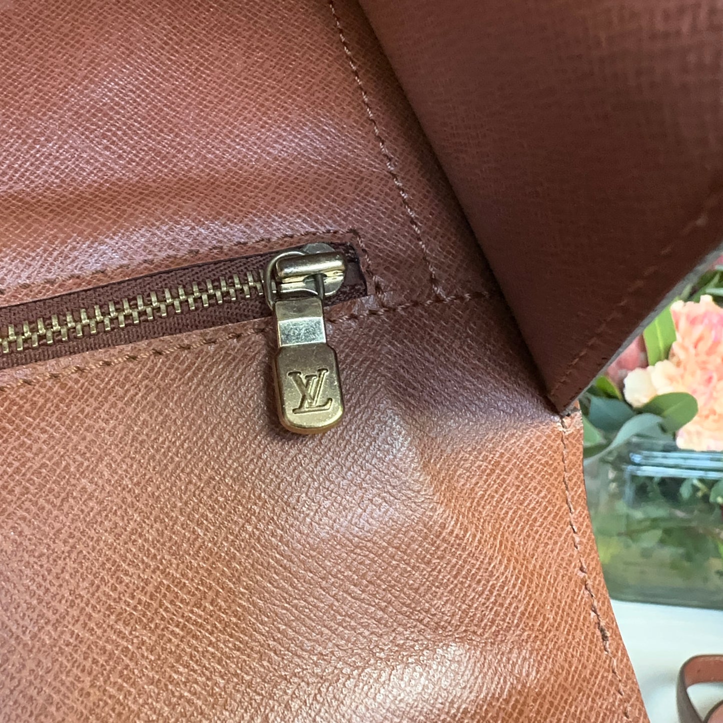 Louis Vuitton Vintage Monceau 28