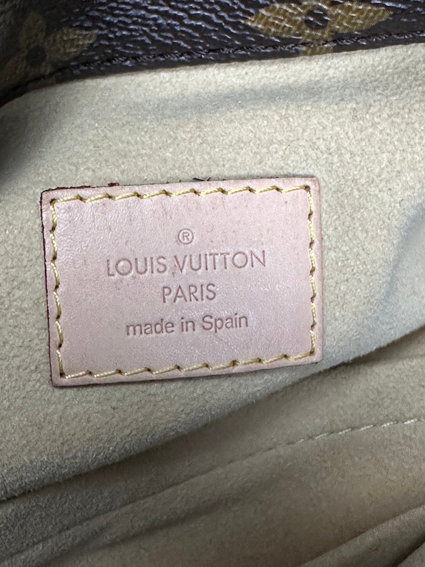 Louis Vuitton Artsy MM Monogram Canvas
