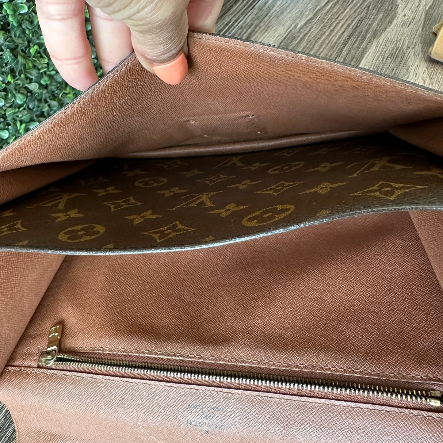 Louis Vuitton Monceau 26