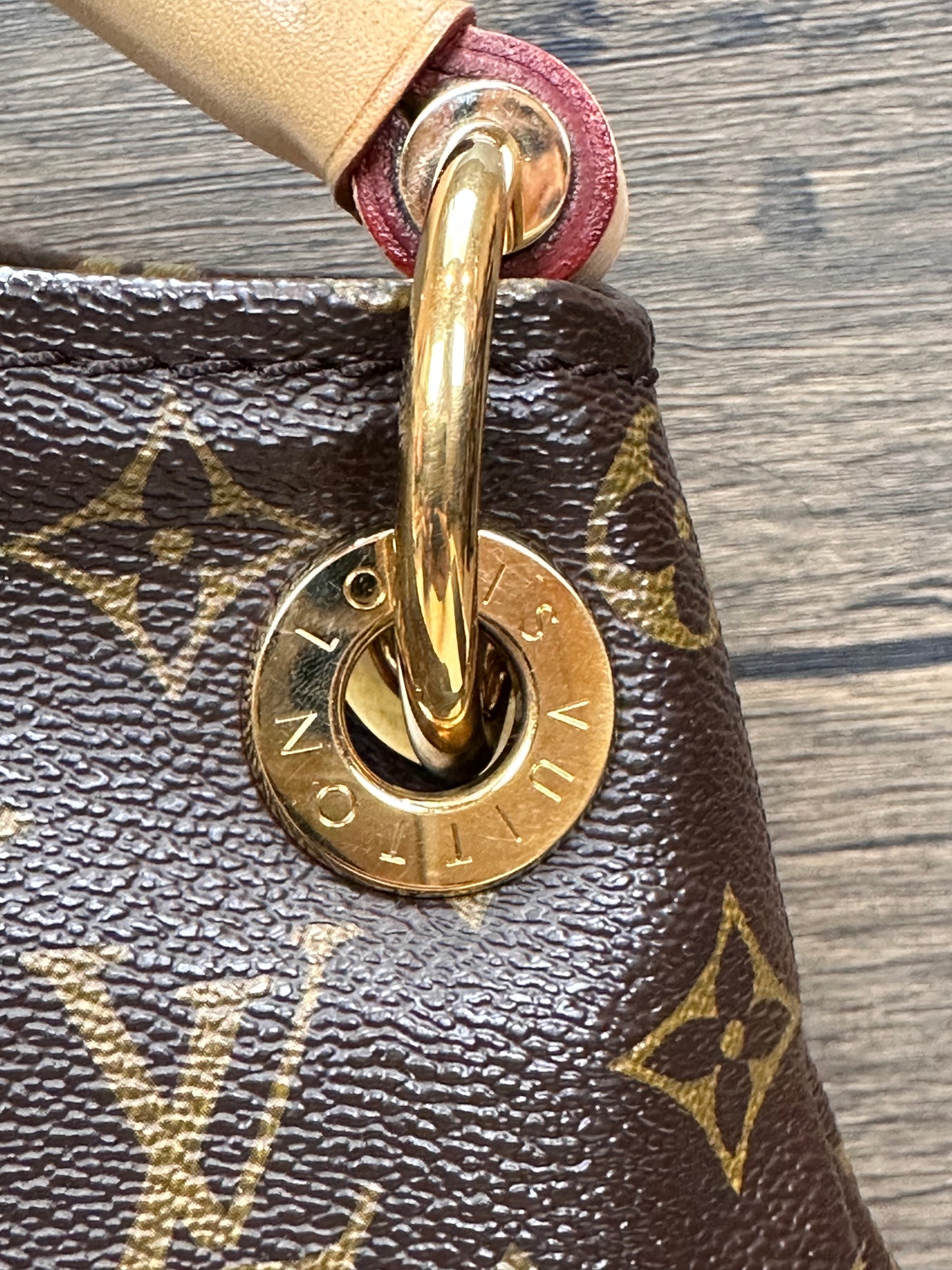 Louis Vuitton Artsy MM Monogram Canvas