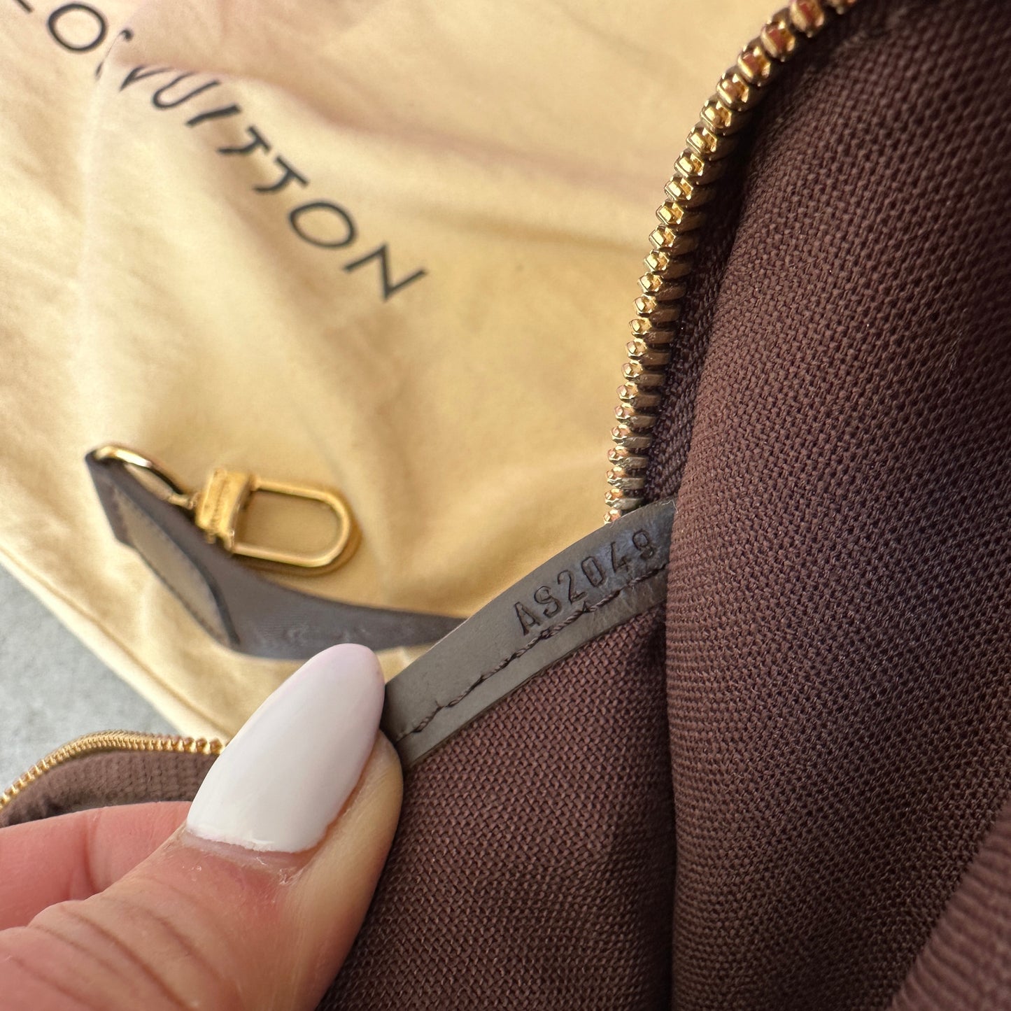 Louis Vuitton iCare DE Business Travel Bag