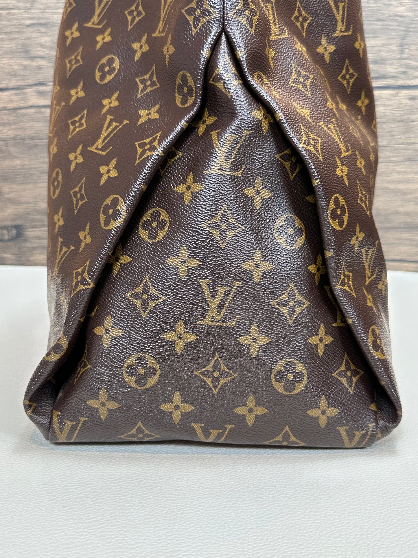 Louis Vuitton Artsy MM Monogram Canvas