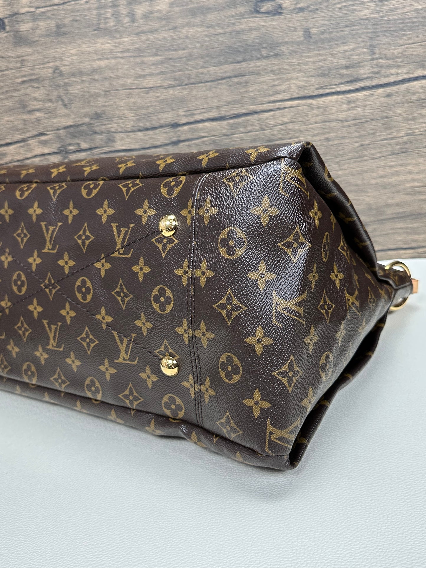 Louis Vuitton Artsy MM Monogram Canvas