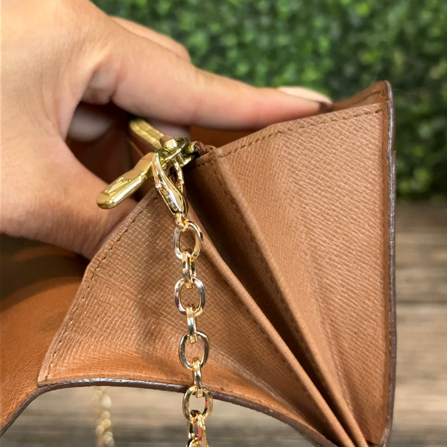 Louis Vuitton Vintage Sarah Wallet On Chain
