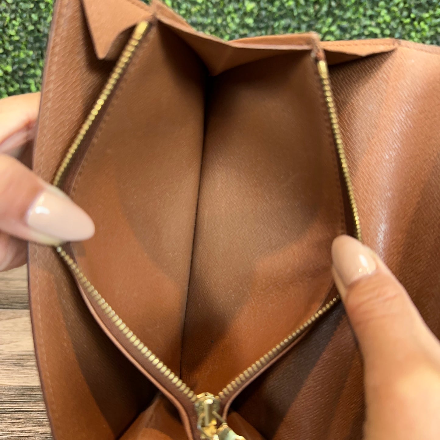 Louis Vuitton Vintage Sarah Wallet On Chain