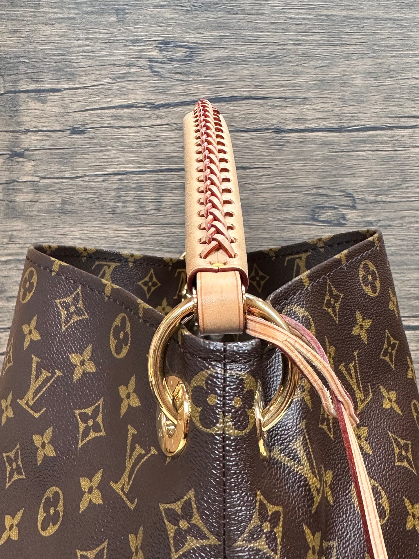 Louis Vuitton Artsy MM Monogram Canvas