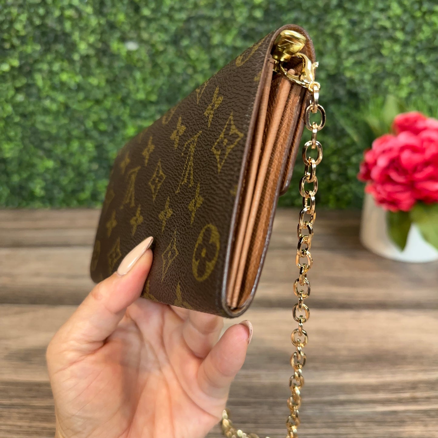 Louis Vuitton Vintage Sarah Wallet On Chain