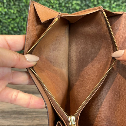 Louis Vuitton Sarah Wallet on Chain