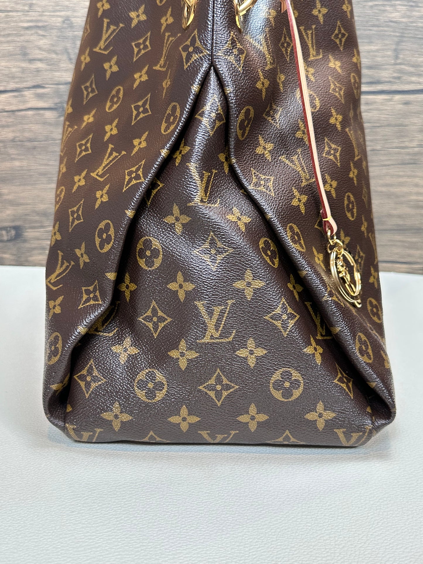 Louis Vuitton Artsy MM Monogram Canvas
