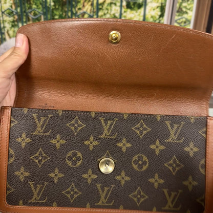 Louis Vuitton Vintage Dame Clutch
