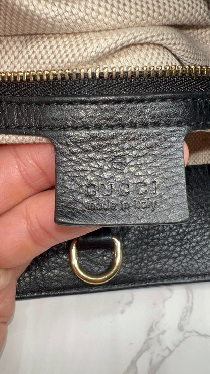 Gucci GG Medium Soho Double Chain Pebbled Leather in Black