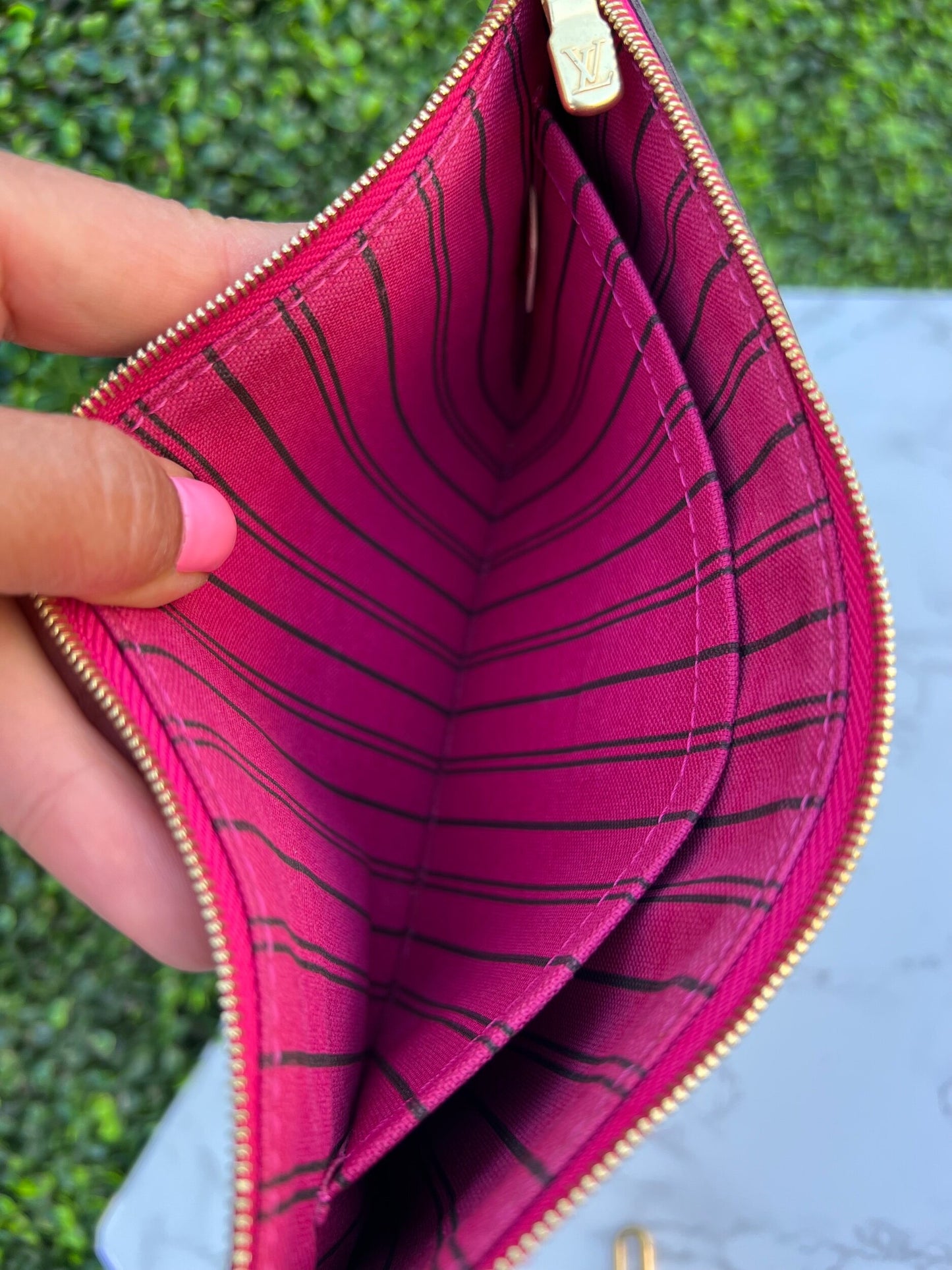 Neverfull MM/GM Pochette/Pouch Monogram in Pivoine