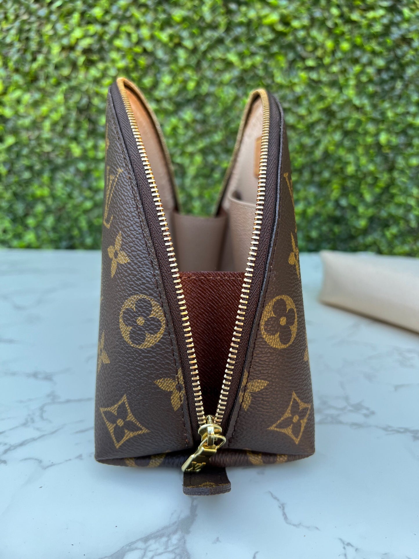 Trousse Demi Ronde Cosmetic Pouch w/Insert Organizer