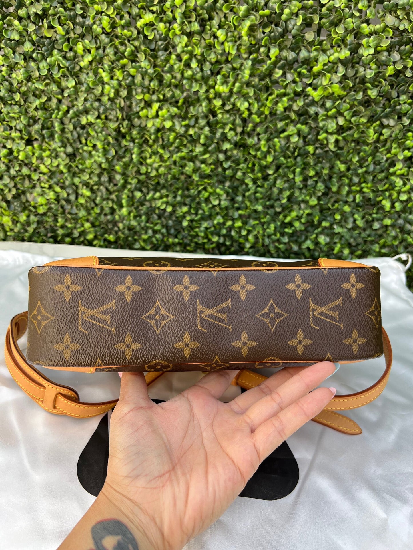 Authentic Preowned Louis Vuitton Trocadero 27 Bag
