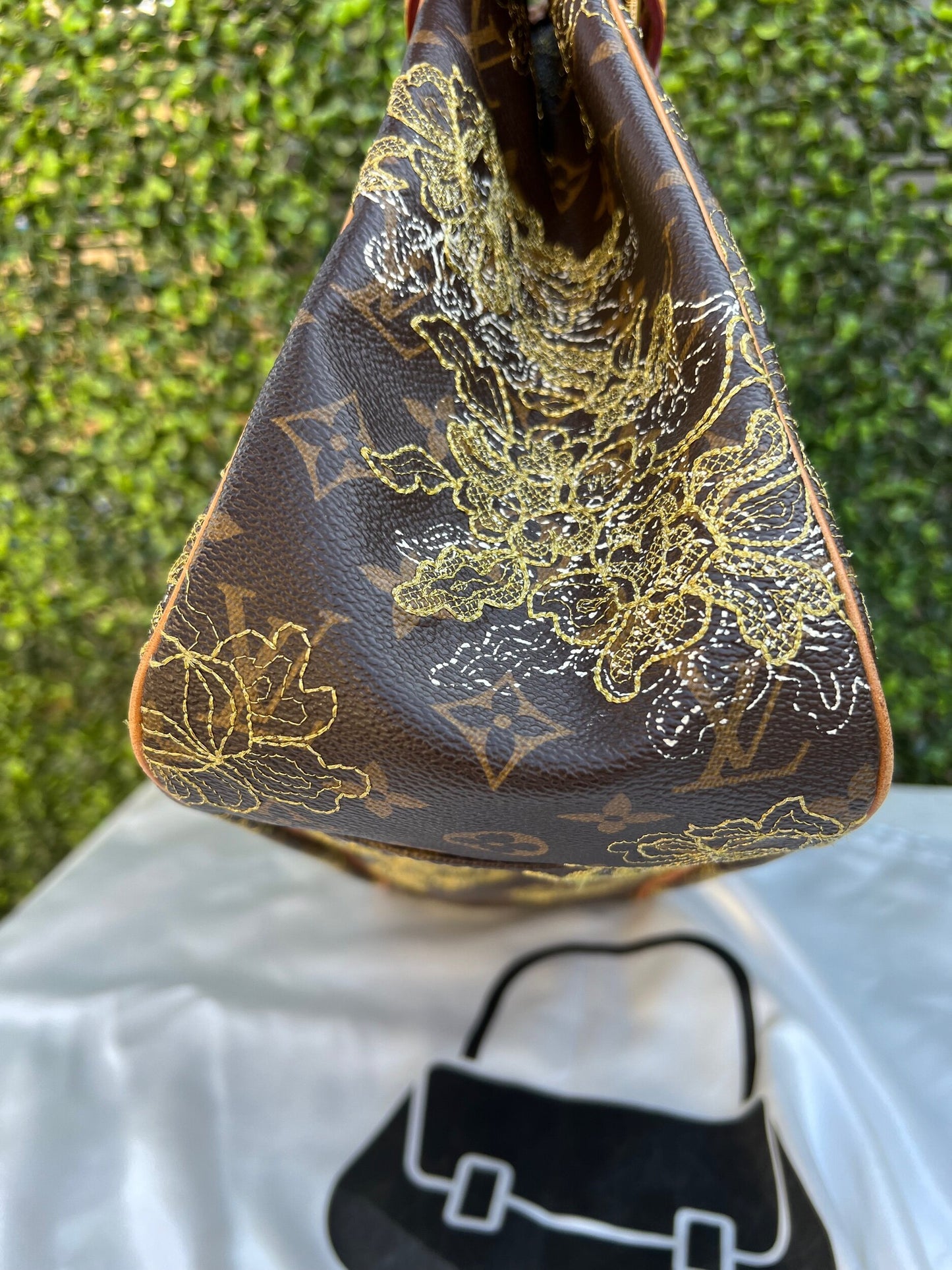 Limited Edition Gold Dentelle Batignolles