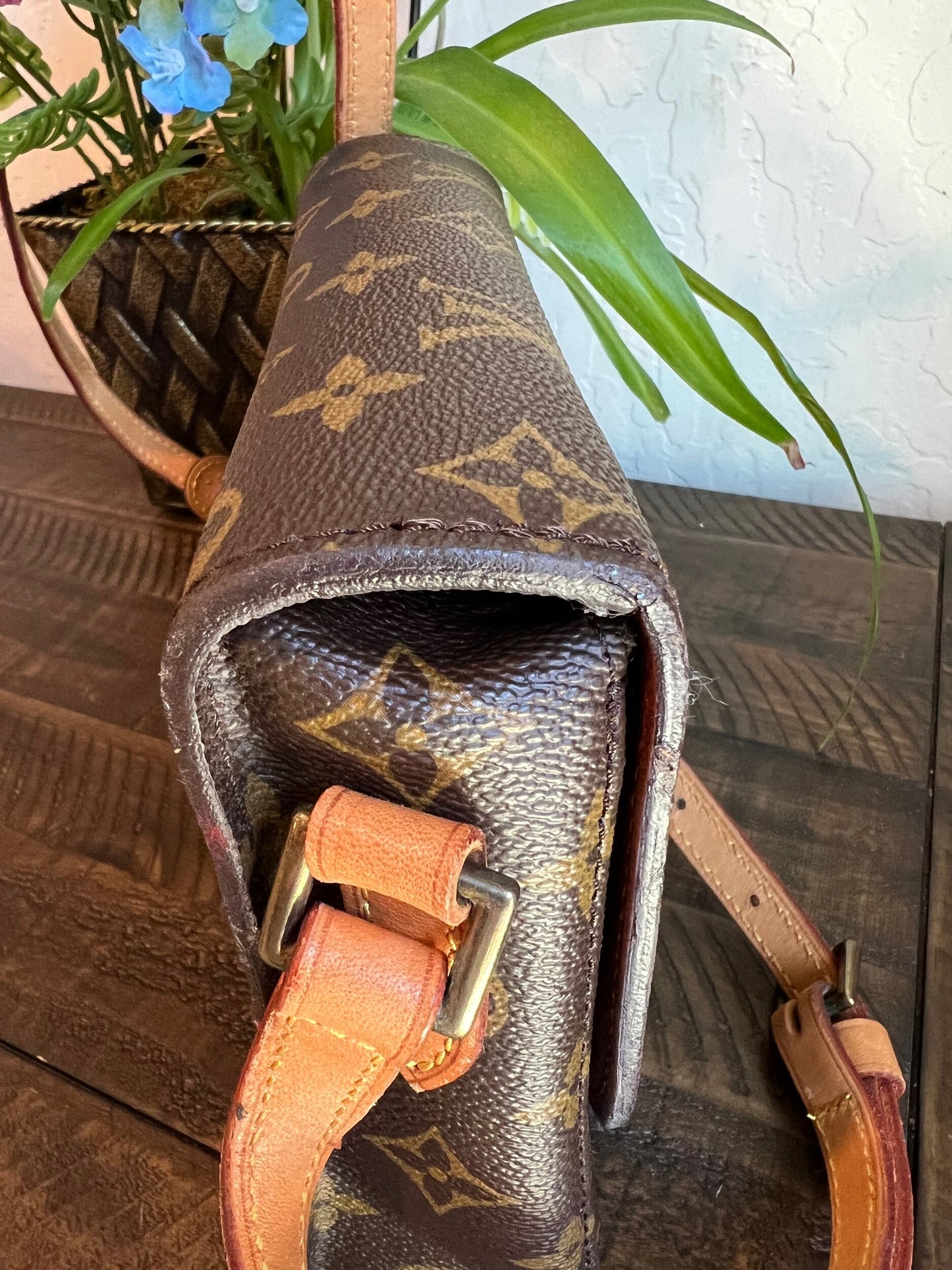 Vintage Saint Cloud MM Crossbody Bag