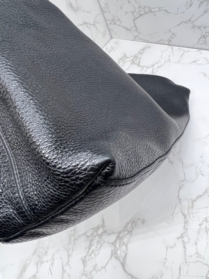 Gucci GG Medium Soho Double Chain Pebbled Leather in Black