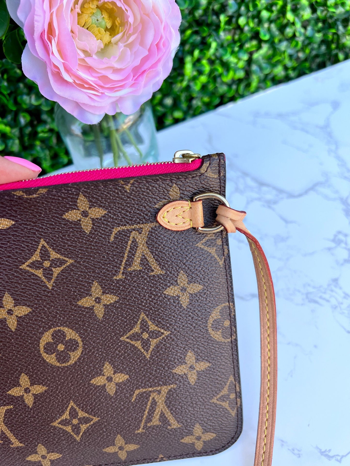 Neverfull MM/GM Pochette/Pouch Monogram in Pivoine