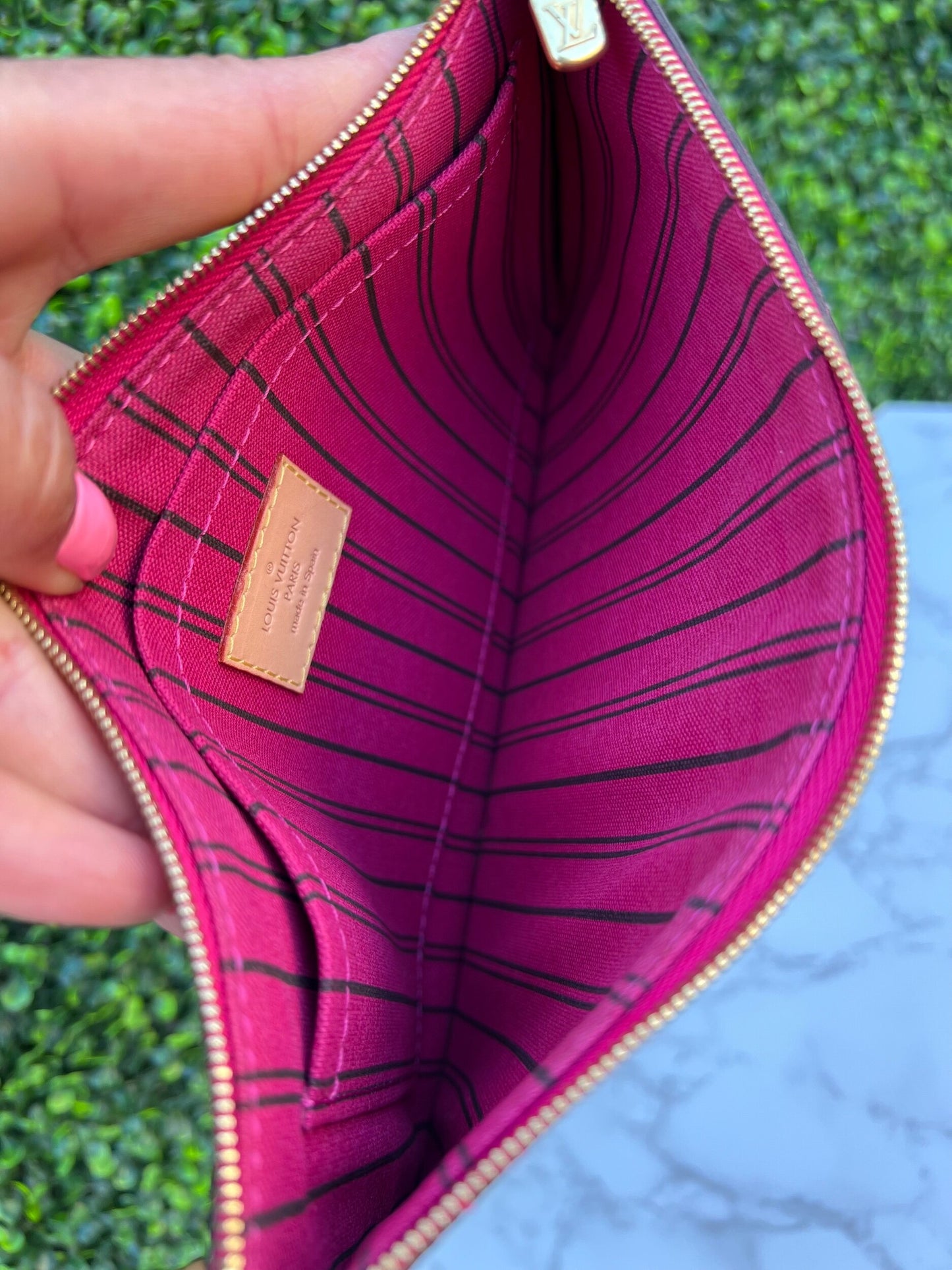 Neverfull MM/GM Pochette/Pouch Monogram in Pivoine