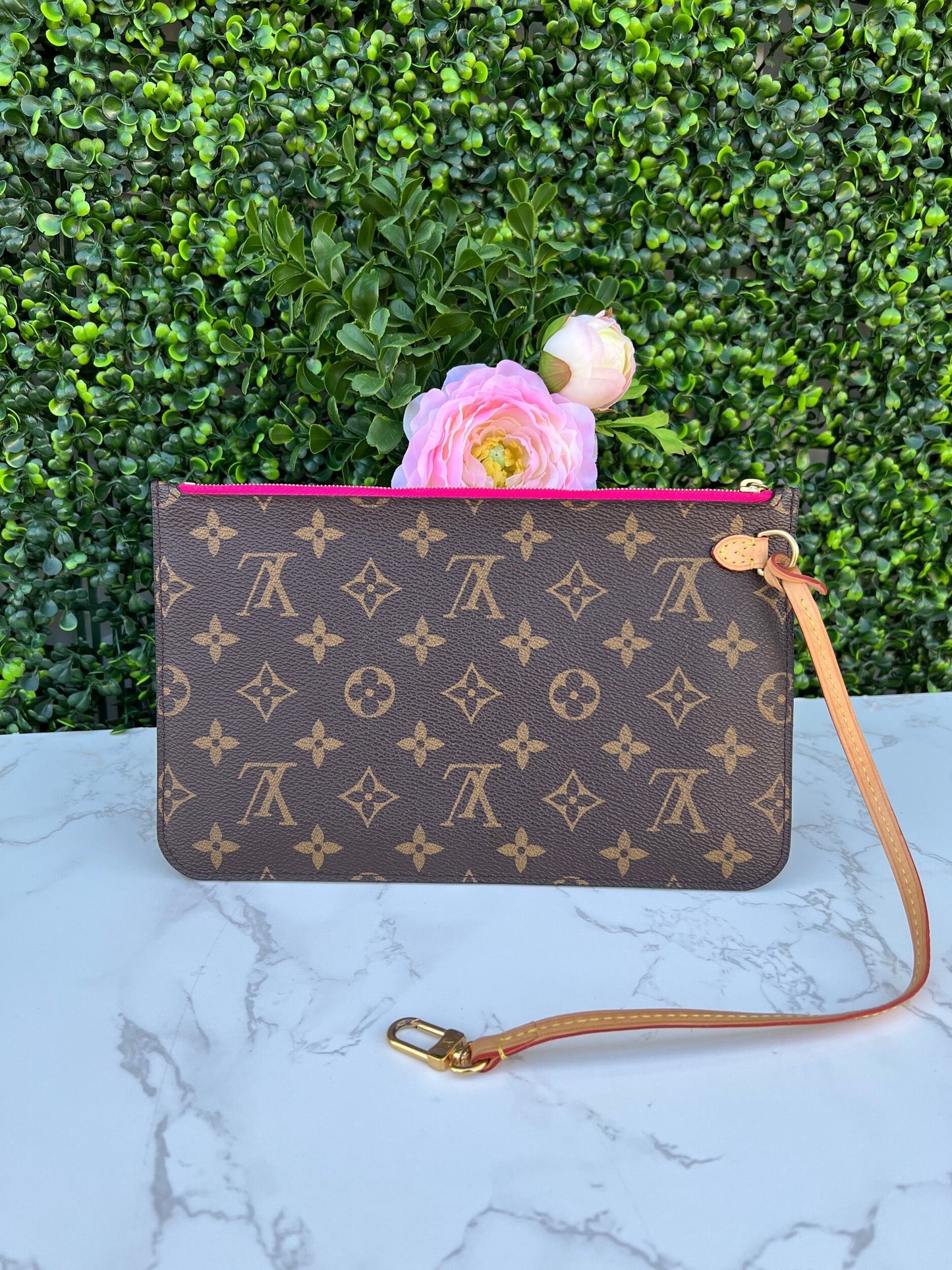 Neverfull MM/GM Pochette/Pouch Monogram in Pivoine