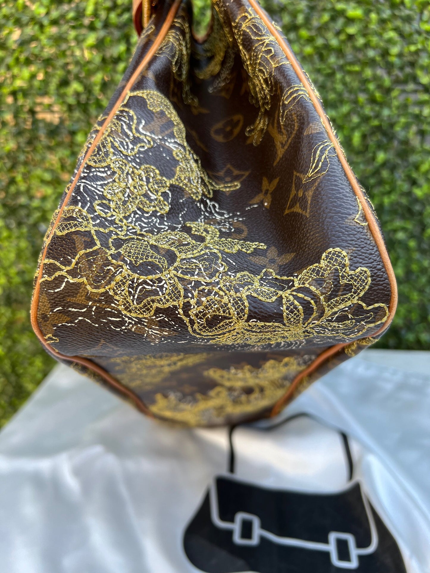 Limited Edition Gold Dentelle Batignolles