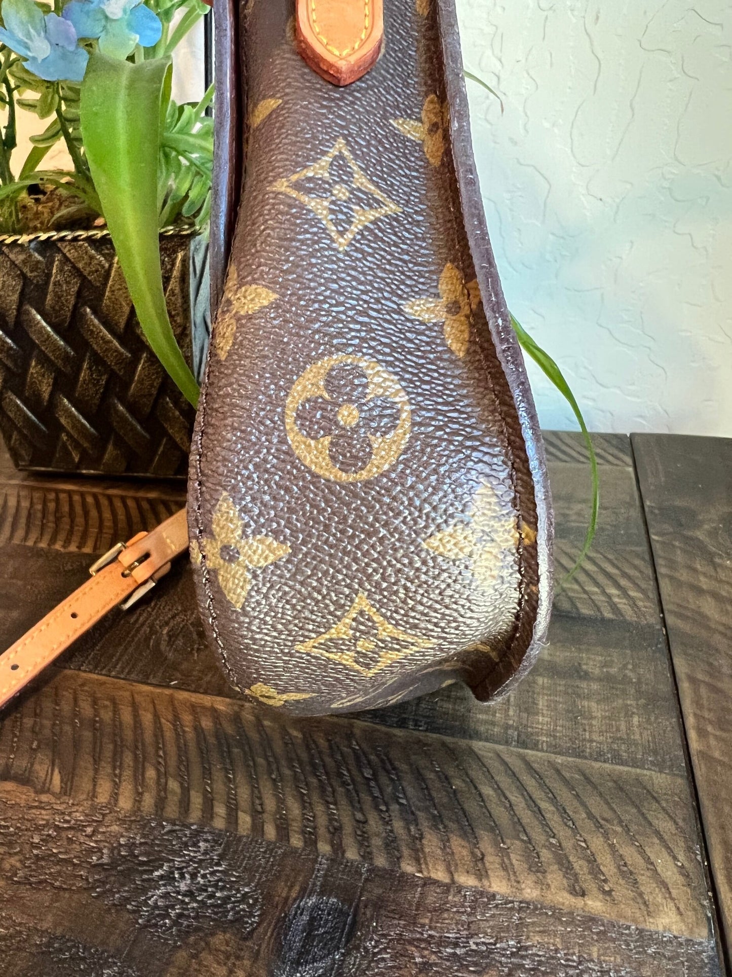 Vintage Saint Cloud MM Crossbody Bag