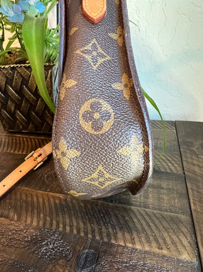 Vintage Saint Cloud MM Crossbody Bag
