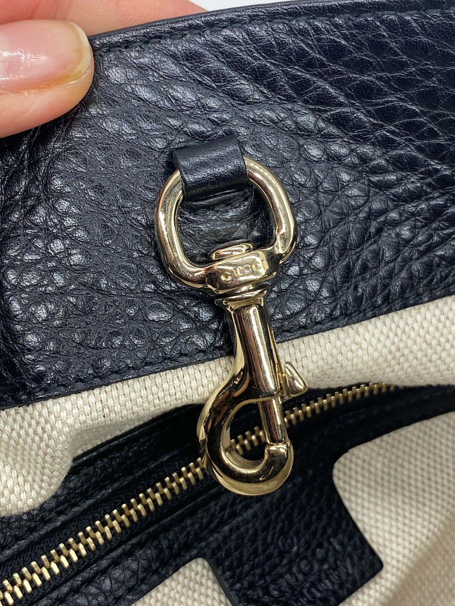 Gucci Medium Soho Double Chain Pebbled Leather in Black