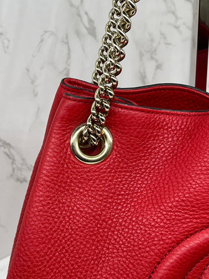 GG Medium Soho Double Chain Pebbled Leather Red