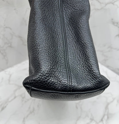 Gucci GG Medium Soho Double Chain Pebbled Leather in Black