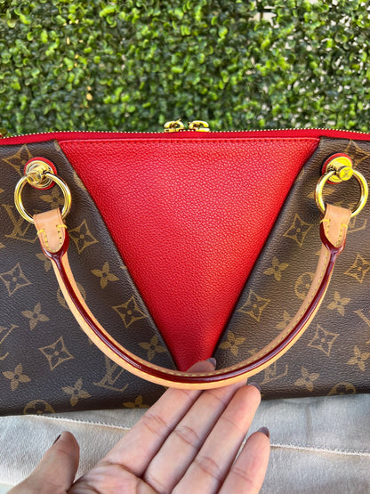 V Tote BB Cerise Leather Moogram Canvas