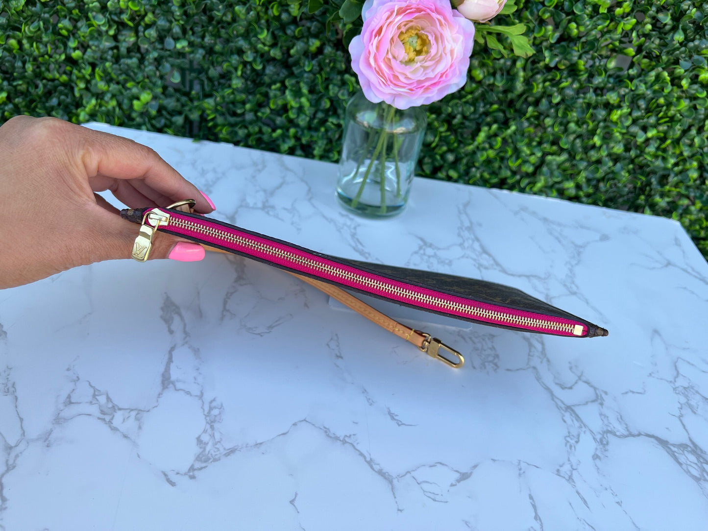 Neverfull MM/GM Pochette/Pouch Monogram in Pivoine