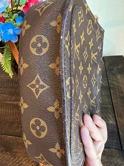 Vintage Saint Cloud MM Crossbody Bag