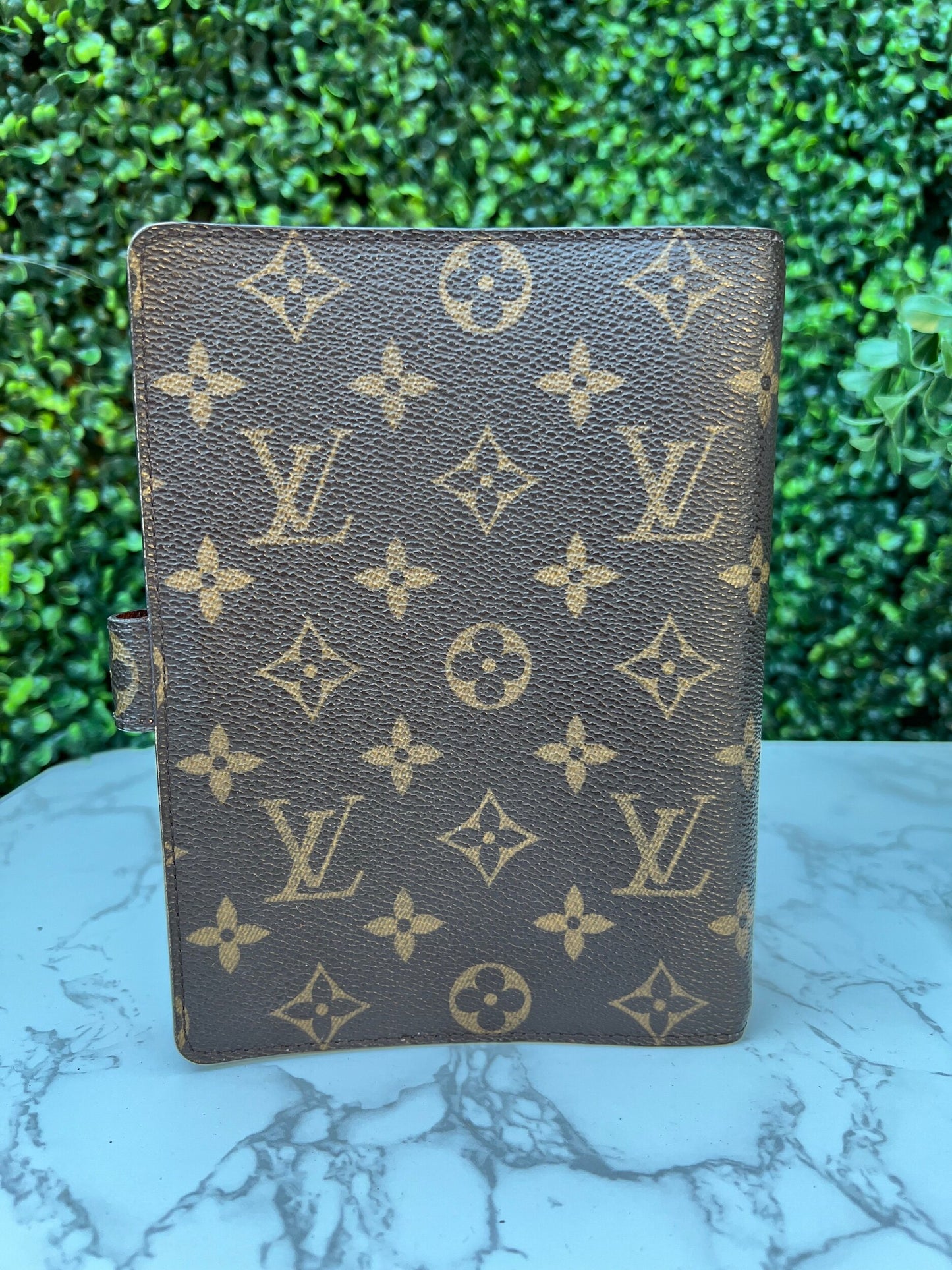 Authentic Preowned  LV Medium Ring Agenda MM