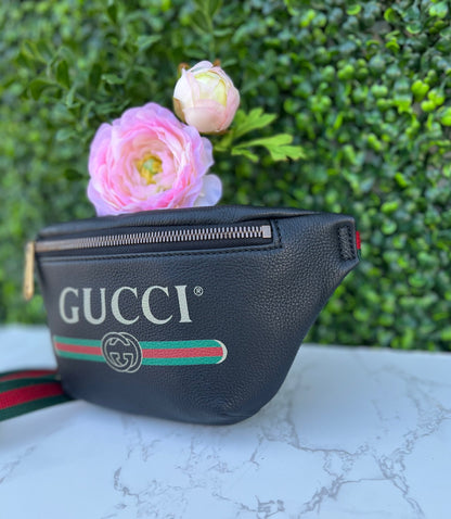 Small GG Logo Print Leather Belt Bag in Black