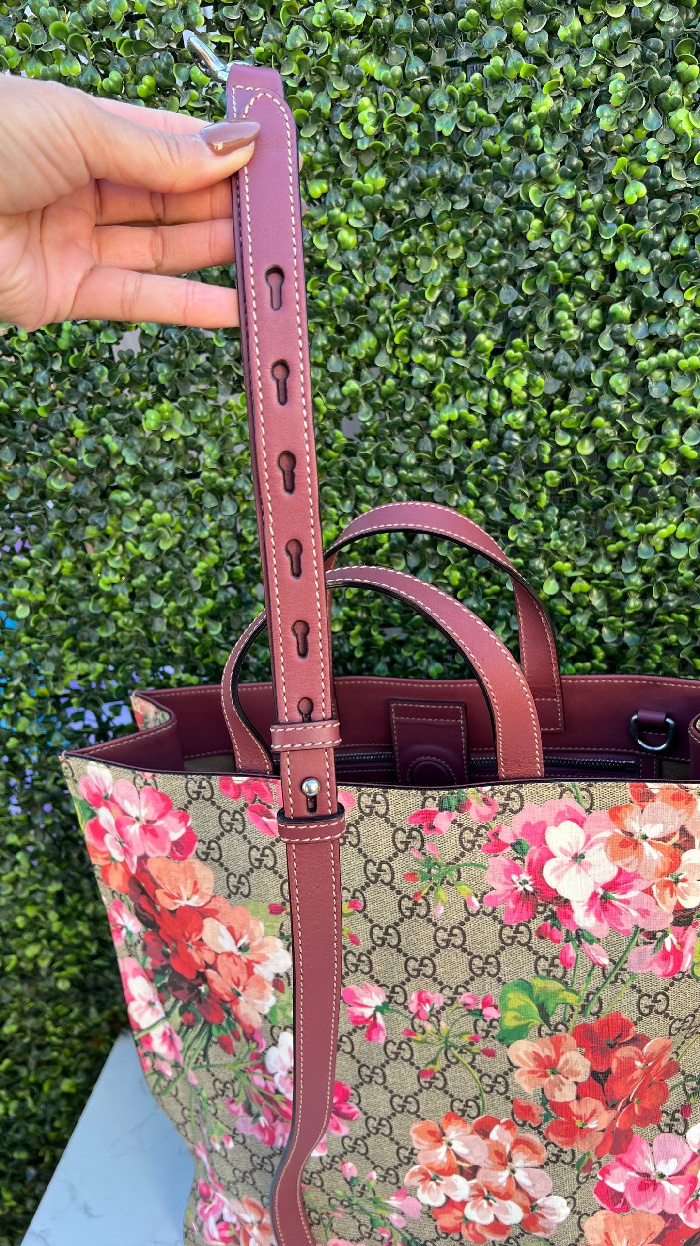 Soft GG Supreme Monogram Blooms Vertical Tote Beige Multicolor Antique Rose