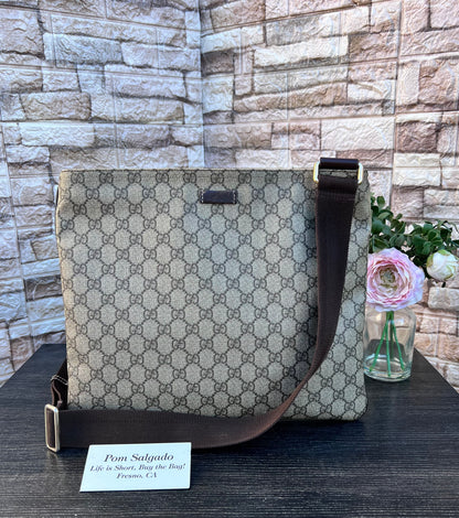 GG Supreme Canvas Messenger Bag