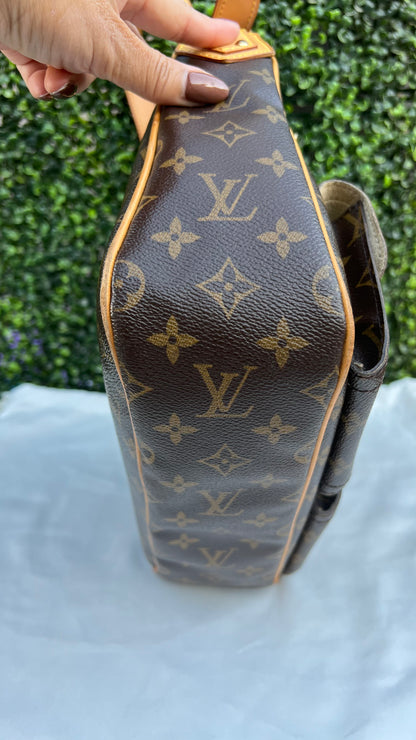 Hudson GM Crossbody Bag With Two Straps Monogram Canvas