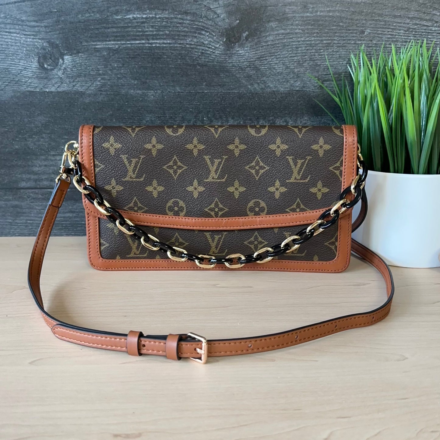 Vintage Dame Clutch
