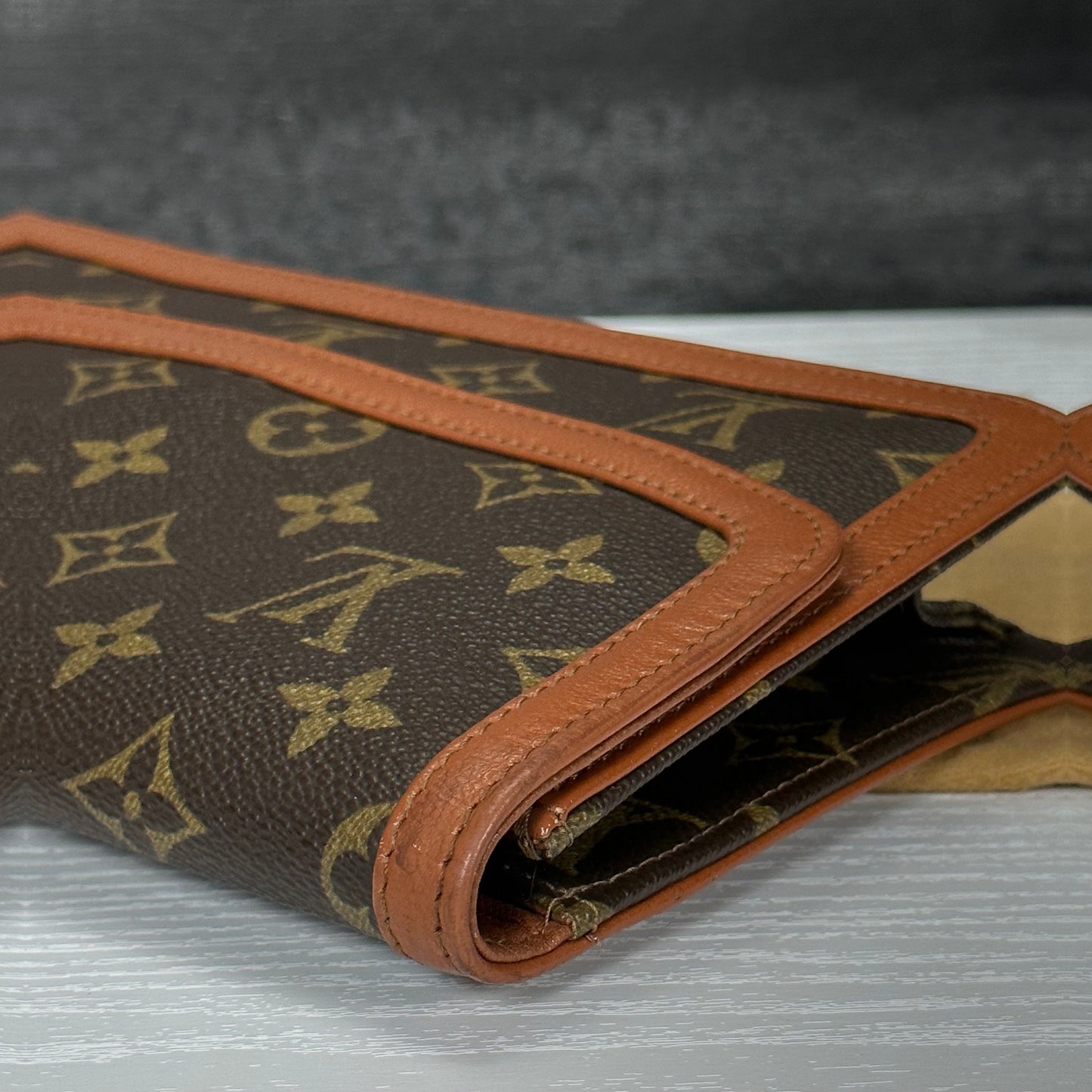 Vintage Dame Clutch