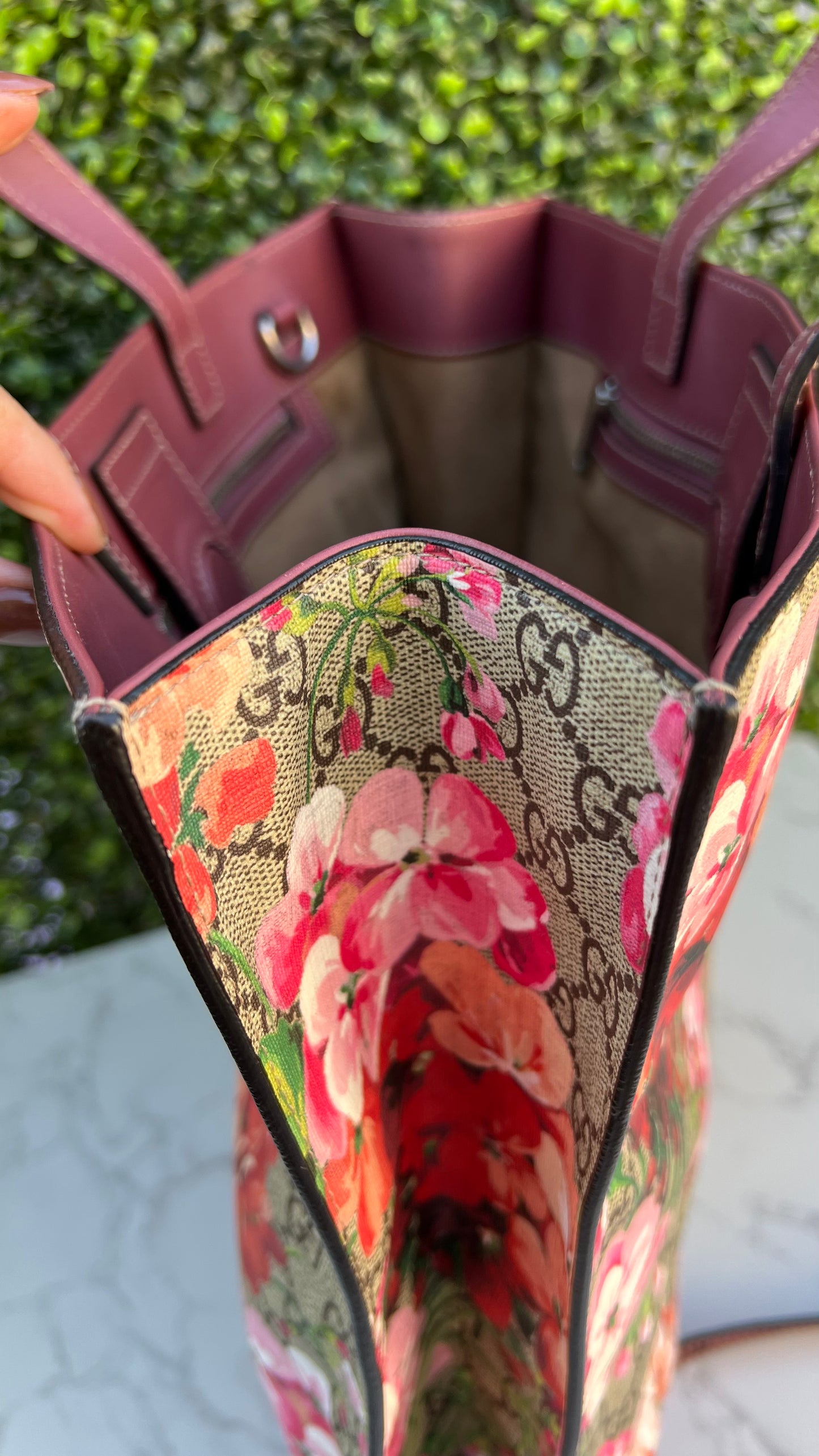 Soft GG Supreme Monogram Blooms Vertical Tote Beige Multicolor Antique Rose