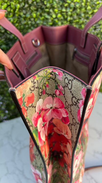 Soft GG Supreme Monogram Blooms Vertical Tote Beige Multicolor Antique Rose
